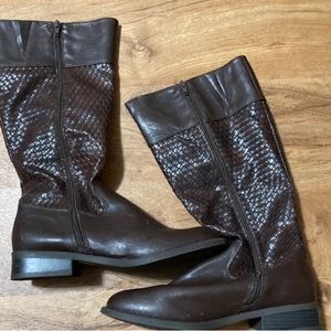 Beautiful boots size 9